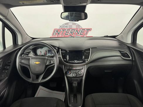 Used 2018 Chevrolet Trax LS AWD/4WD image 11