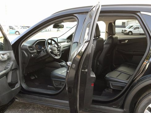 Used 2022 Ford Escape Titanium image 6