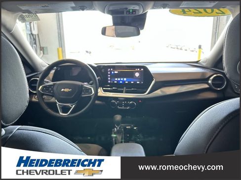 Used 2024 Chevrolet Trax LT w/ Driver Confidence Package FWD image 16