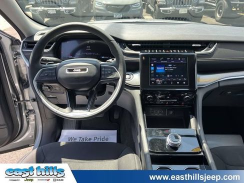 Used 2023 Jeep Grand Cherokee Laredo w/ Luxury Tech Group I AWD/4WD image 15