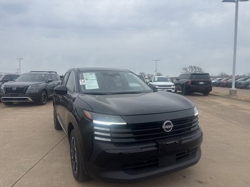 Certified 2025 Nissan Kicks SV image 2