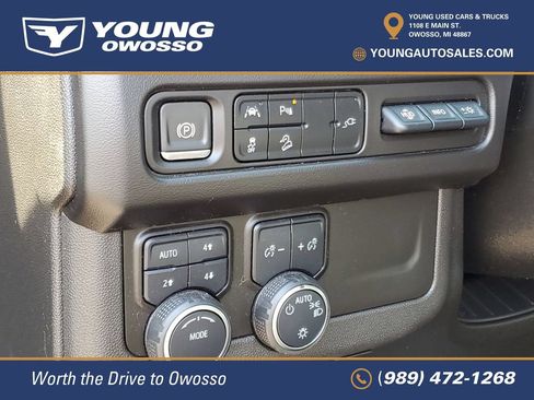 Used 2021 Chevrolet Suburban High Country w/ Premium Package 2 AWD/4WD image 12