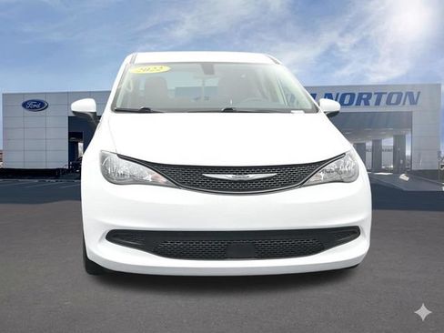 Used 2022 Chrysler Voyager LX FWD image 19