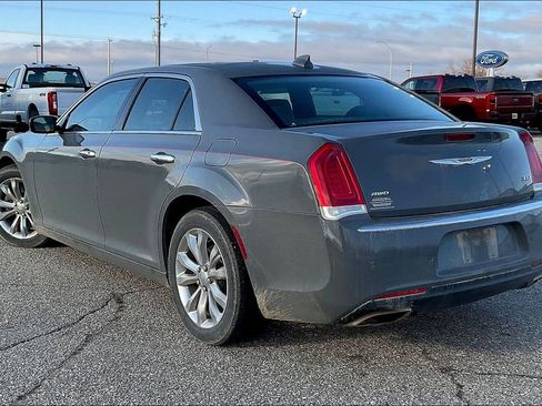 Used 2019 Chrysler 300 Limited w/ Safetytec Plus Group image 3