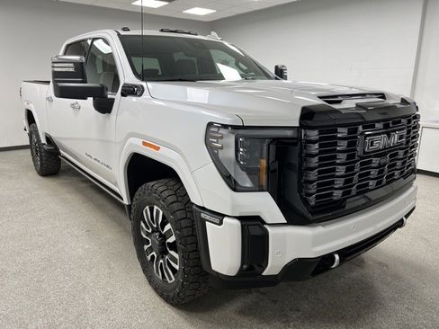 Used 2025 GMC Sierra 3500 Denali Ultimate image 2
