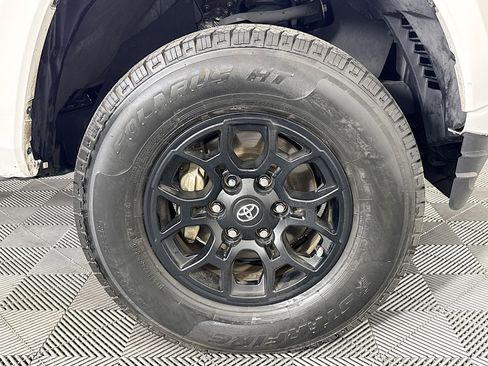 Used 2020 Toyota Tacoma SR5 image 30