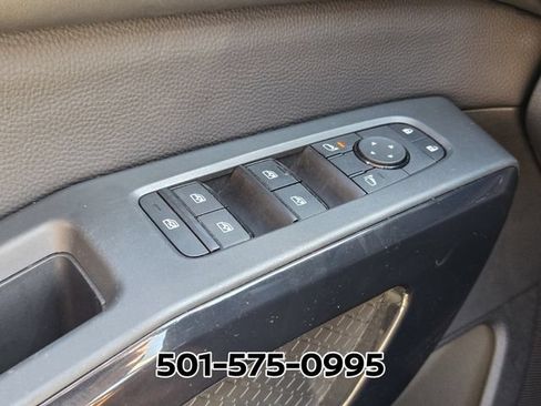 Used 2025 Nissan Pathfinder SV FWD image 31