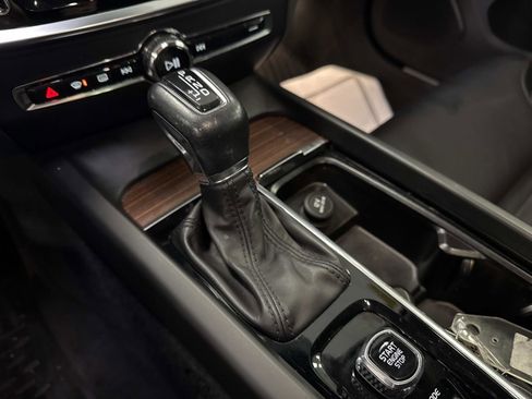 Used 2020 Volvo V60 T5 Cross Country image 28