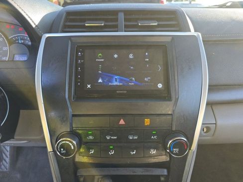 Used 2015 Toyota Camry LE image 16