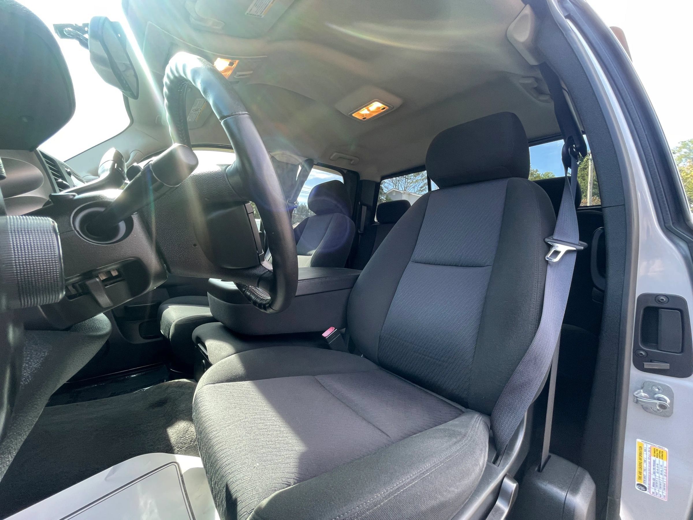 Used 2010 Chevrolet Silverado 2500 LT w/ Interior Plus Package AWD/4WD image 11