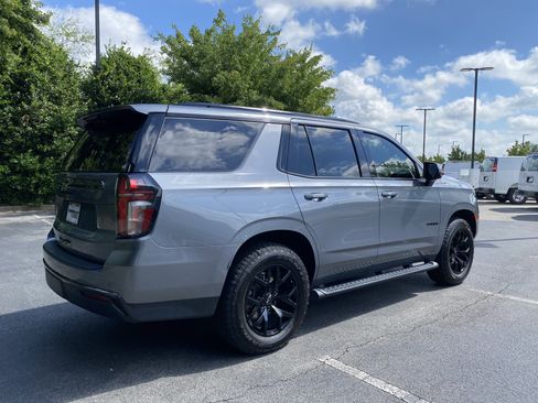 Used 2022 Chevrolet Tahoe Z71 w/ Luxury Package AWD/4WD image 9