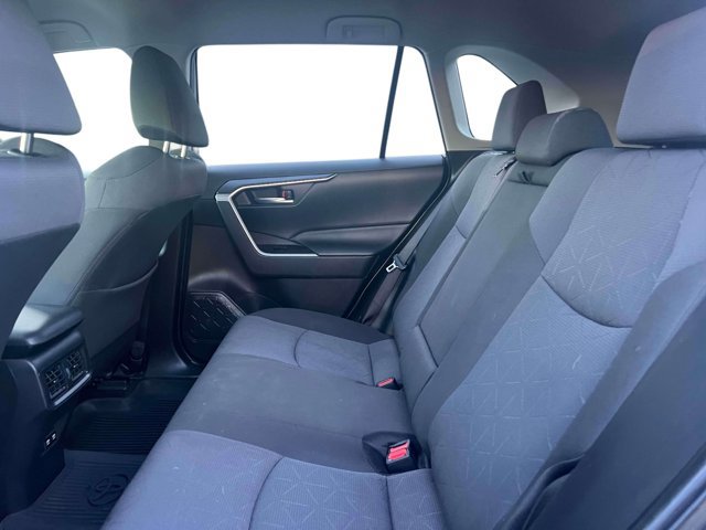 Used 2021 Toyota RAV4 XLE AWD/4WD image 16