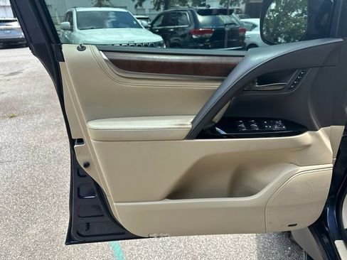 Used 2016 Lexus LX 570 4WD w/ Luxury Package image 12