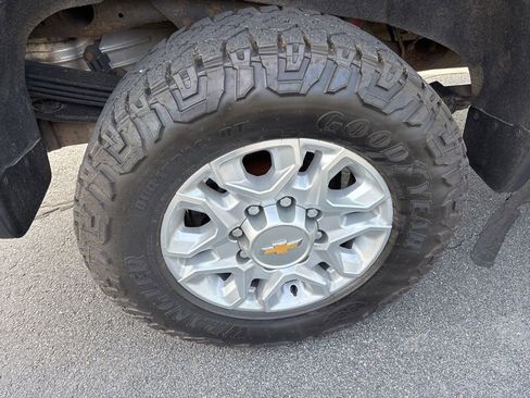 Used 2022 Chevrolet Silverado 2500 LT w/ Convenience Package AWD/4WD image 12