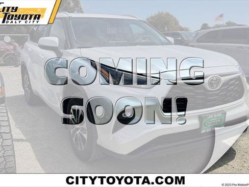 Certified 2026 Toyota Highlander XLE AWD/4WD image 1