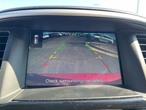 Used 2017 Nissan Pathfinder SV image 19