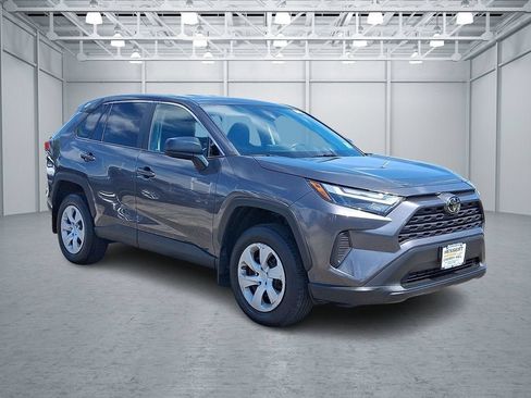 Used 2024 Toyota RAV4 LE AWD/4WD image 4