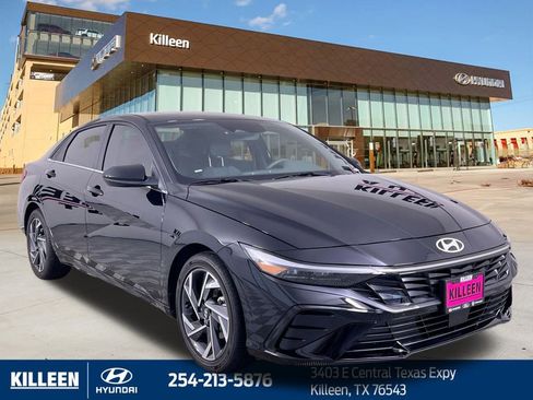 Used 2025 Hyundai Elantra SEL image 11
