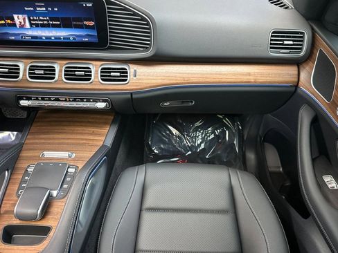 Used 2025 Mercedes-Benz GLE 450e 4MATIC image 29