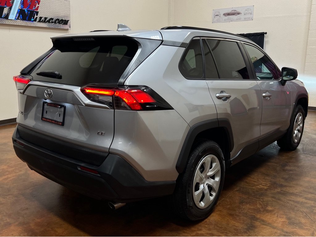 Used 2019 Toyota RAV4 LE FWD image 9
