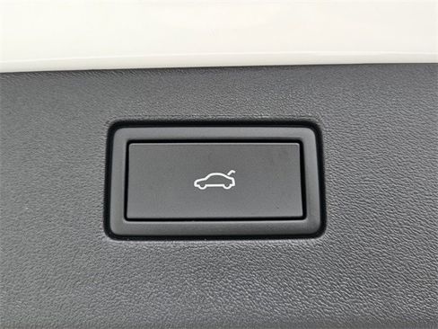 New 2026 Volkswagen Tiguan SE R-Line image 13