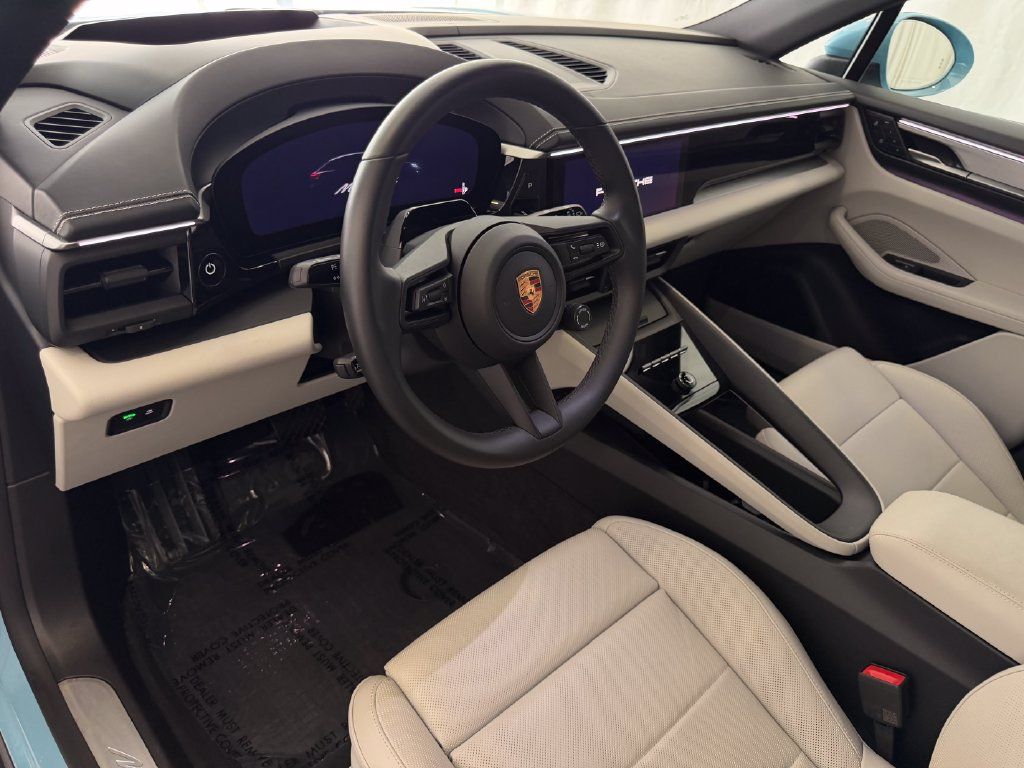 Used 2026 Porsche Macan 4 Electric AWD/4WD image 4