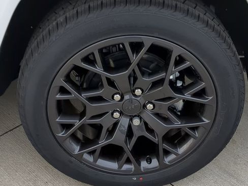 New 2025 Jeep Grand Cherokee L Summit image 11