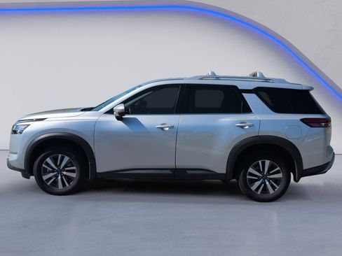 Used 2024 Nissan Pathfinder SL AWD/4WD image 3