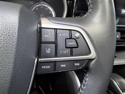 Certified 2023 Toyota Highlander XLE AWD/4WD image 32