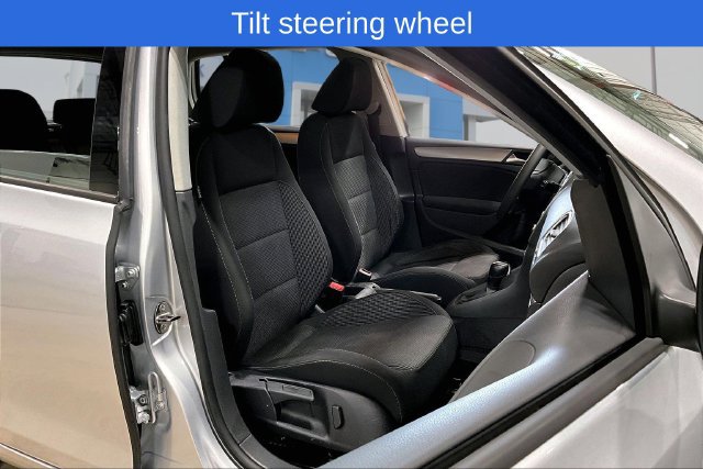 Used 2011 Volkswagen Golf 4-Door FWD image 26