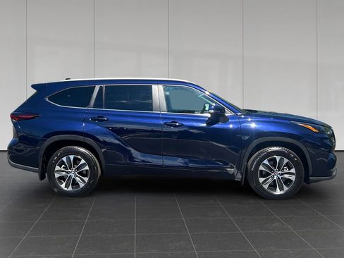Used 2026 Toyota Highlander XLE w/ Protection Package #3 (TMS) AWD/4WD image 6