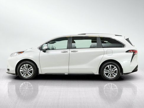 Used 2025 Toyota Sienna Limited AWD/4WD image 2