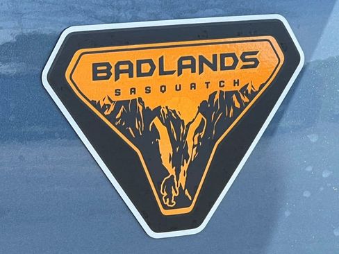 Used 2025 Ford Bronco Badlands w/ Sasquatch Package AWD/4WD image 2