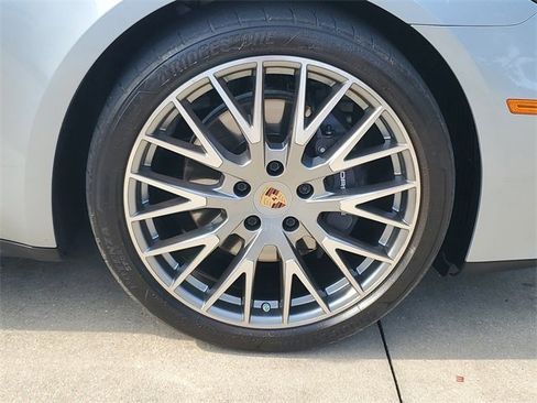 Used 2024 Porsche Panamera image 14