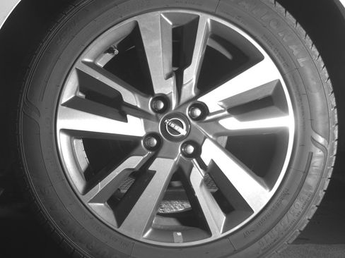 Used 2025 Nissan Versa SV image 14