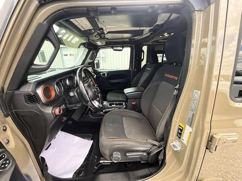 Used 2020 Jeep Gladiator Mojave w/ Cold Weather Group AWD/4WD image 14