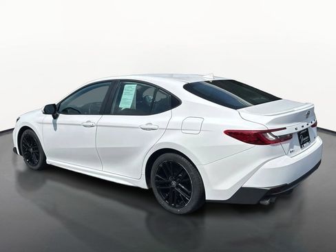 Used 2025 Toyota Camry SE FWD image 5