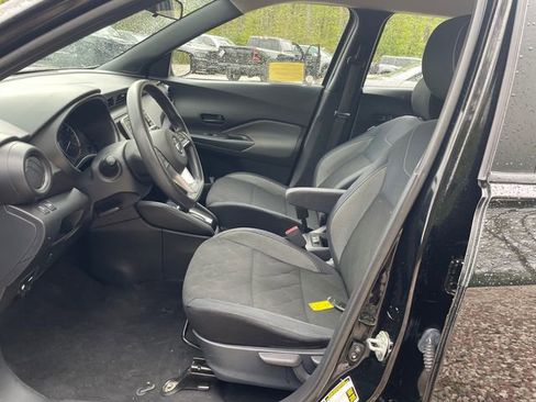 Used 2018 Nissan Kicks S FWD image 36