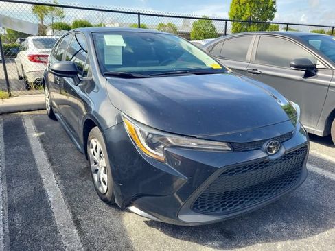 Used 2022 Toyota Corolla LE FWD image 2