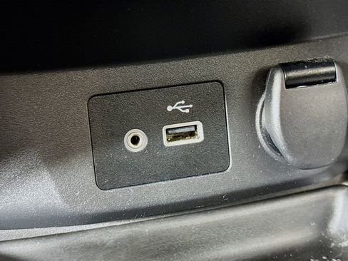 Used 2019 Nissan Rogue SV image 15