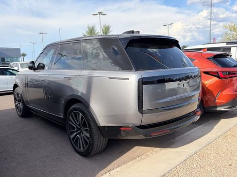 Used 2025 Land Rover Range Rover SE AWD/4WD image 7