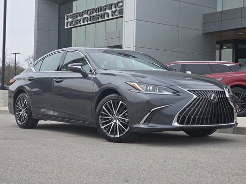 Certified 2025 Lexus ES 350 w/ Premium Package image 2