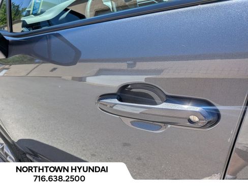 Used 2025 Toyota RAV4 XLE AWD/4WD image 36