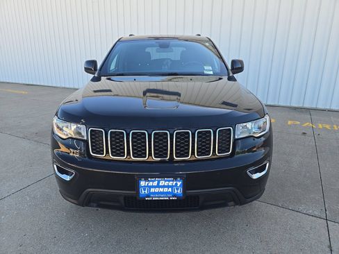 Used 2018 Jeep Grand Cherokee Laredo AWD/4WD image 3