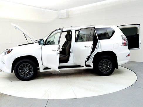 Used 2023 Lexus GX 460 Premium w/ Premium Package image 10