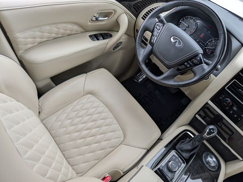 Used 2023 INFINITI QX80 Sensory w/ All-Season Package AWD/4WD image 9