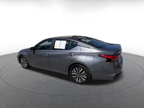 Used 2025 Nissan Altima 2.5 SV FWD image 8