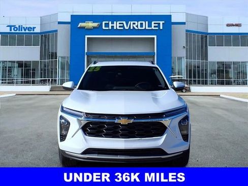 Used 2025 Chevrolet Trax LT image 3