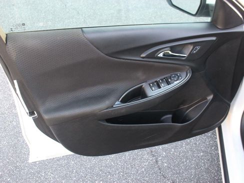 Used 2017 Chevrolet Malibu LT FWD image 11