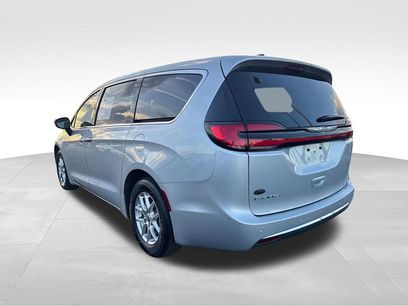 Used 2024 Chrysler Pacifica Touring-L